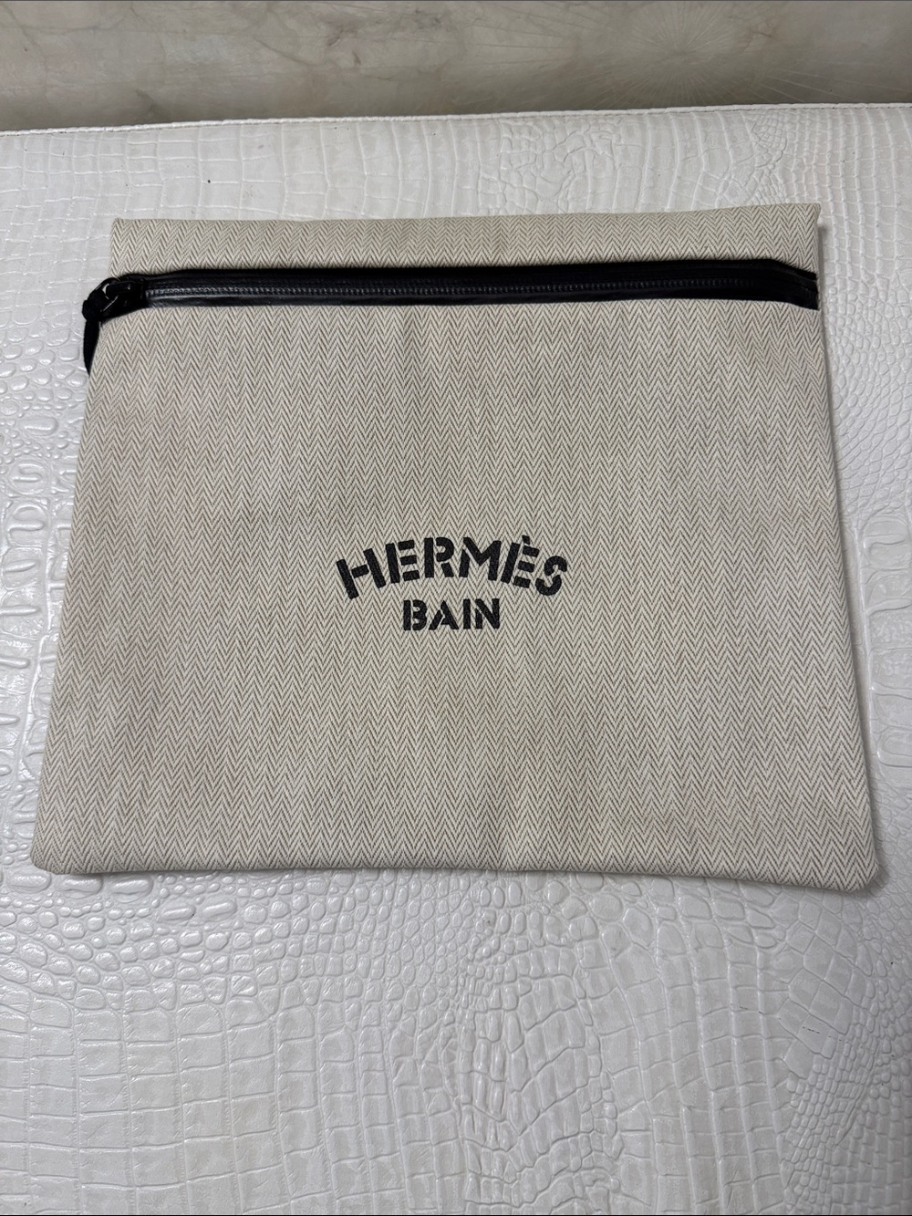 HERMES BAIN SWIMWEAR STORAGE BAG. Cosmetic bag .NEW.
ZIPER POUCH. - Picture 1 of 9
